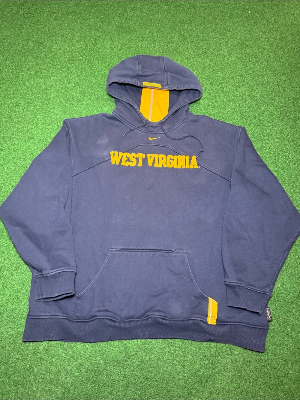 Vintage 90s Nike West Virginia Mountaineers Hoodie, College Sweatshirt (XXL)